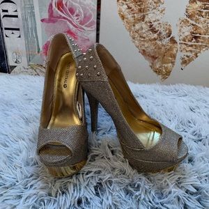 Gold Studded Pump